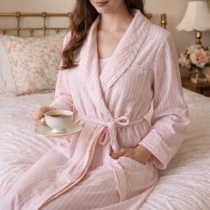 Lord & Taylor Pink Seersucker Eyelet Lace Trim Wrap Robe Loungewear M